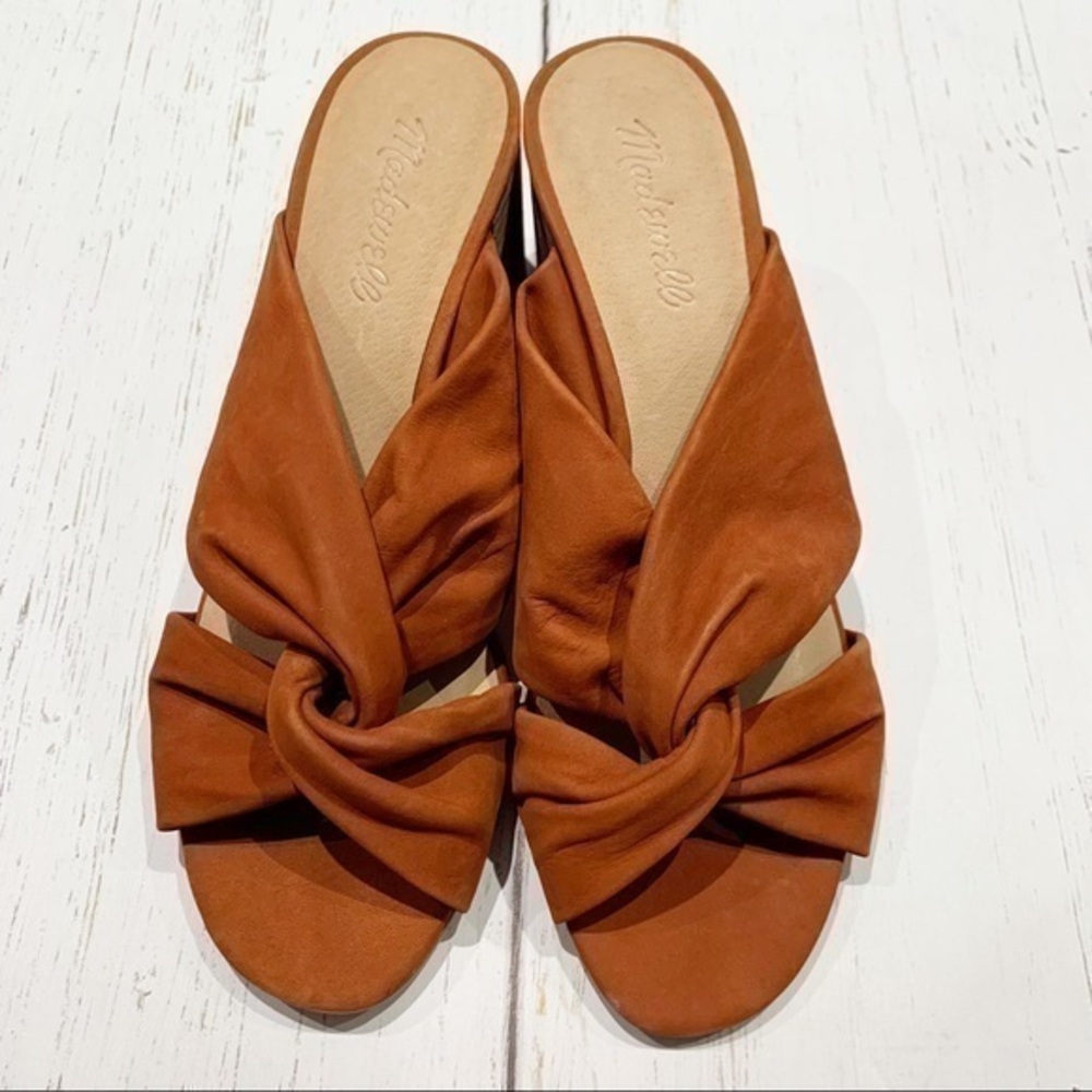 💋Madewell crisscross rustic red leather mules.